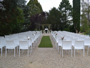 Cérémonie extérieure à la Bastide de Jaillans